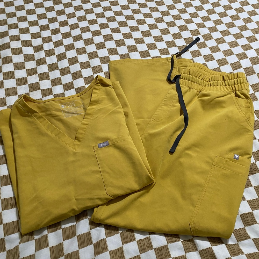 XXL WOMENS LIGHT GOLD FIGS SCRUBS SET